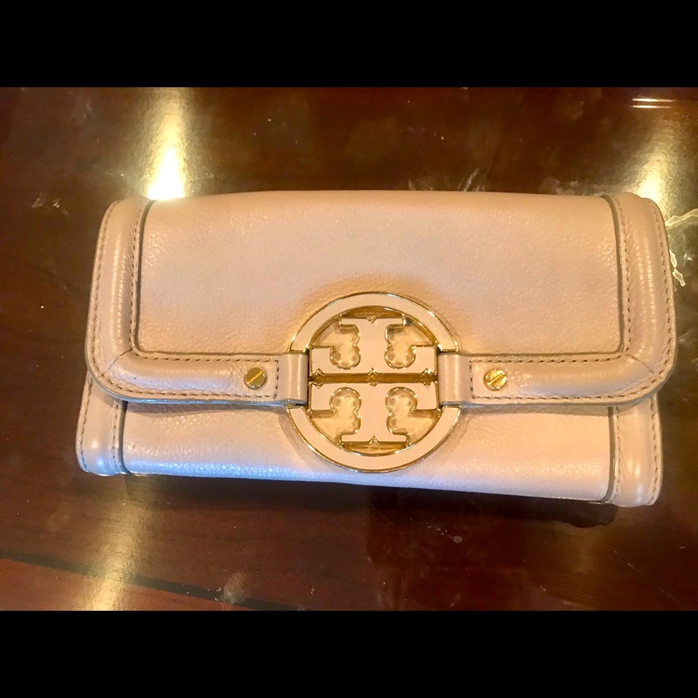 Tory Burch Gray and Gold Circular T Wallet